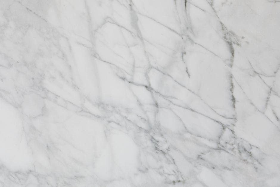 Leises Home Office im Altbau: Schalldaemmung ohne Bohren mit Textilien, Regalen und Stellwaenden